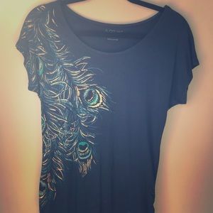 Navy t-shirt with peacock feather detail